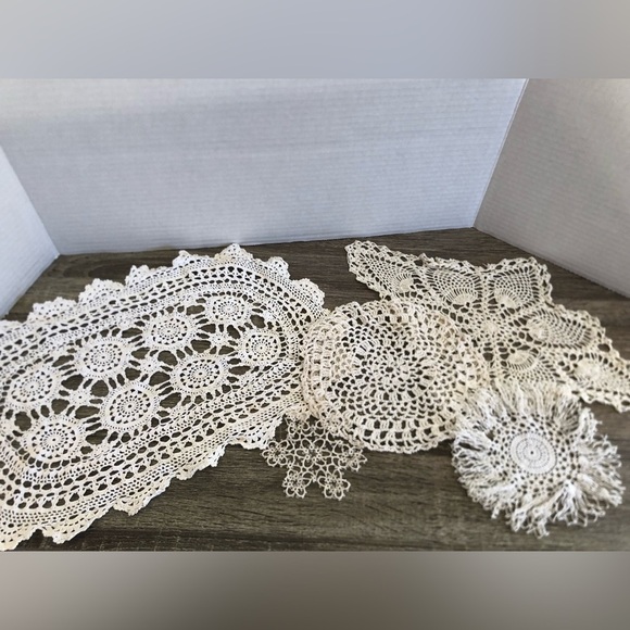Elegant Hand Crocheted Vintage Doily Set - Picture 2 of 13